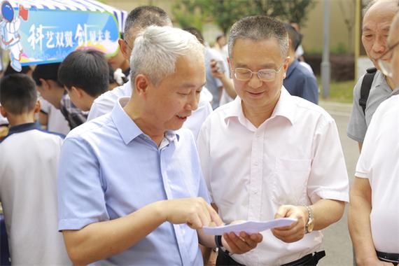 科艺双擎驱动成长，大弯中学初中学校首届科艺节盛大启幕